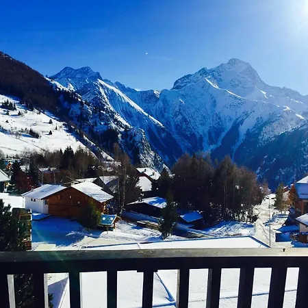 Le Diable: Ski-in/ski-out With Panoramic Views Apartment